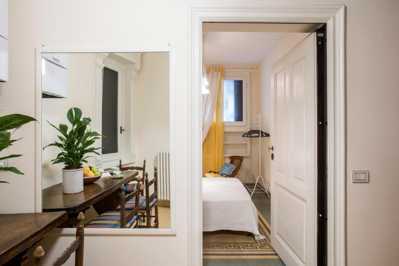 Flat Two Apartment Rom