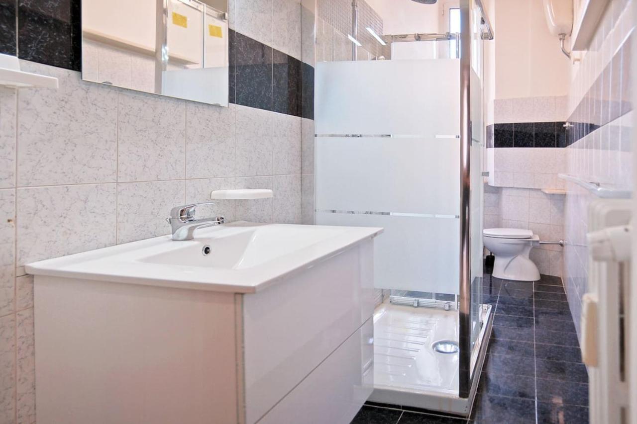 Guardabassi Collection - Vatican White By Varental Apartment Rom
