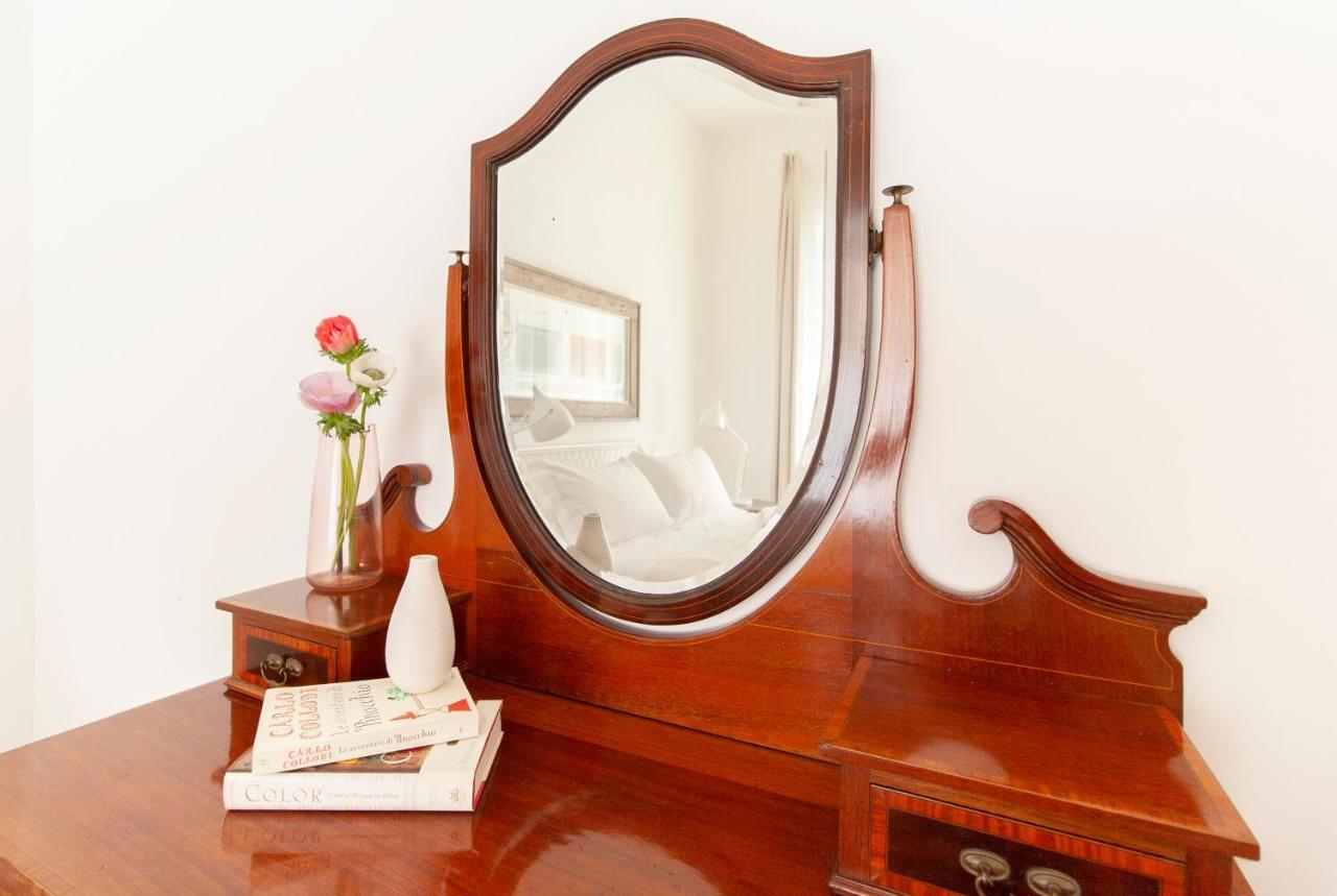 Modern Comfort, Poetic Charm Roma