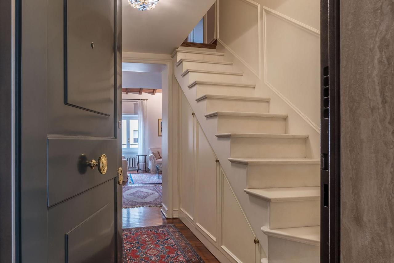 Appartamento Quiet And Classic On Two Floors, By Trevi Fountain - Fromhometorome