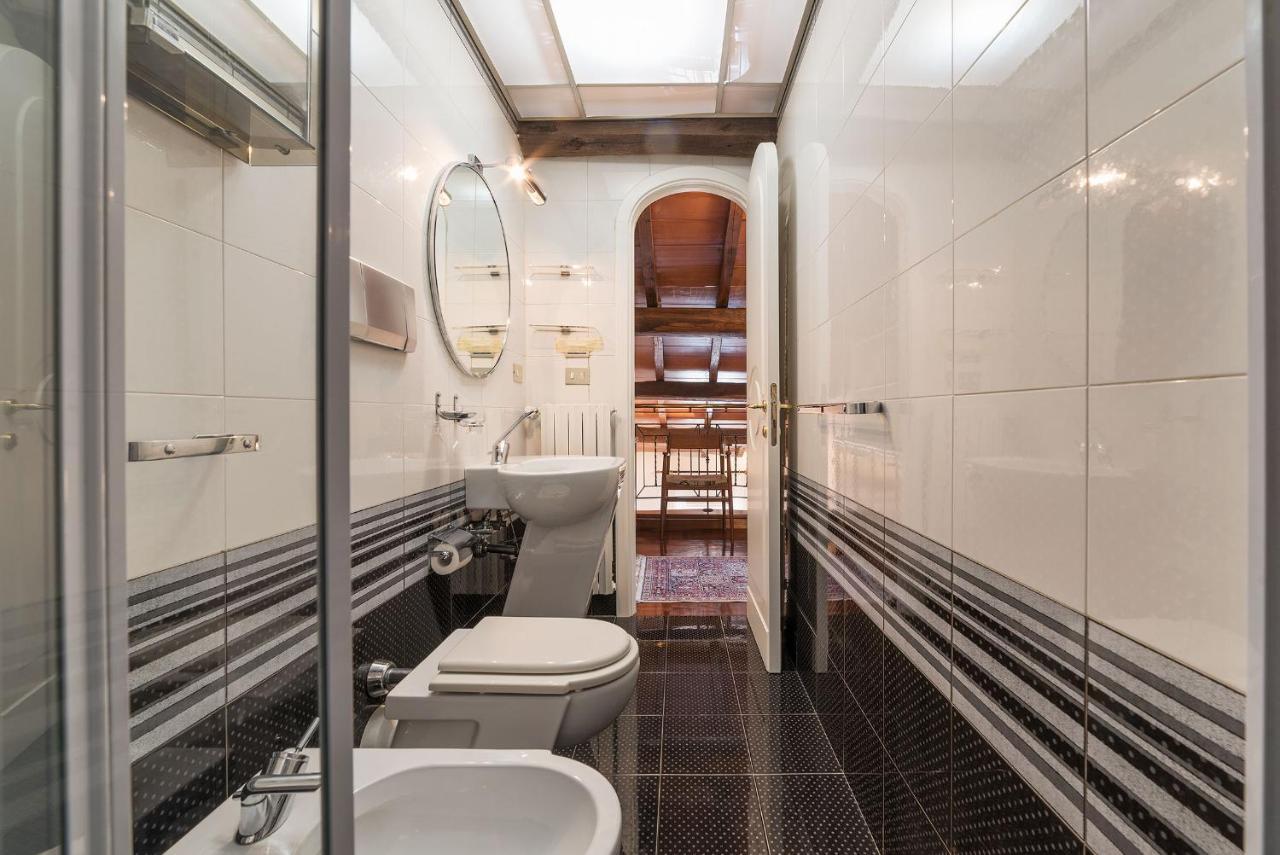 Quiet And Classic On Two Floors, By Trevi Fountain - Fromhometorome *