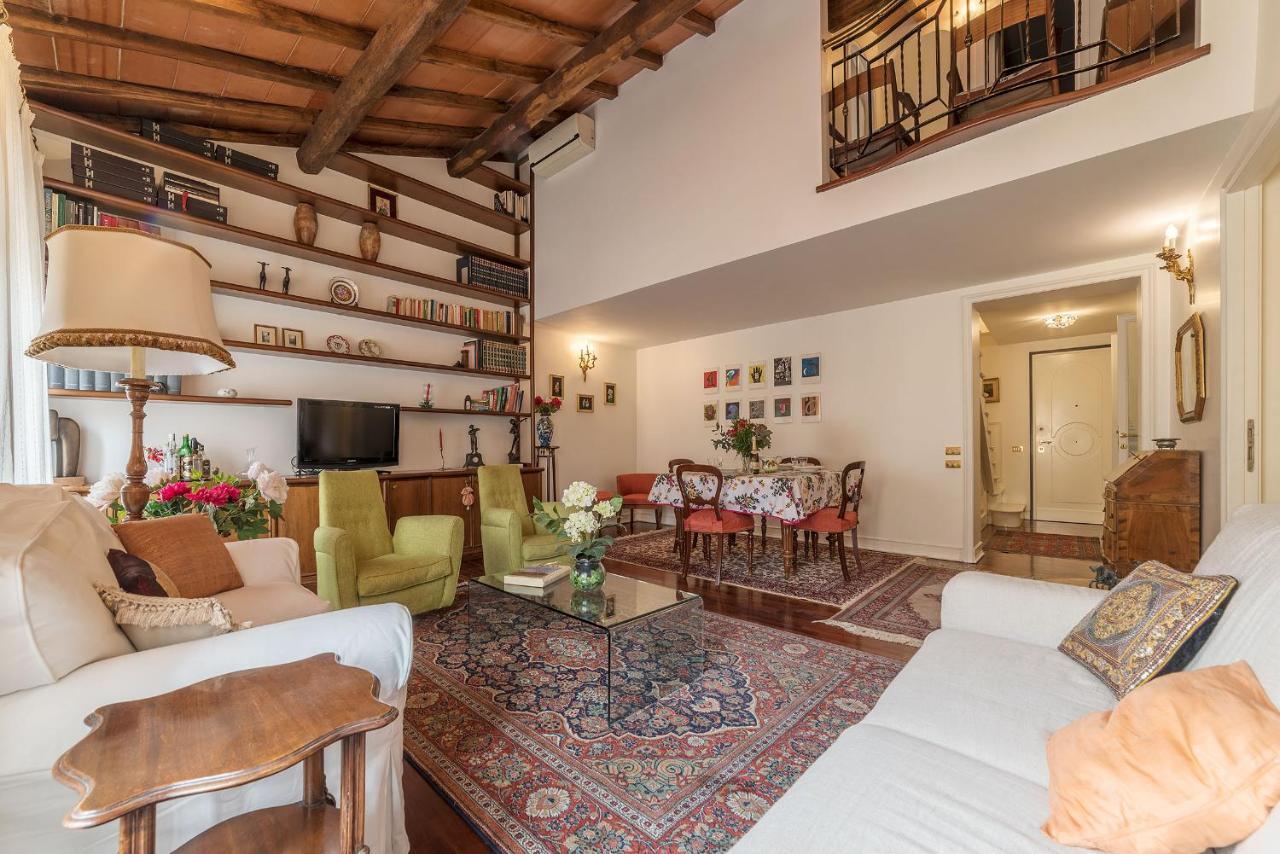 Quiet And Classic On Two Floors, By Trevi Fountain - Fromhometorome Appartamento