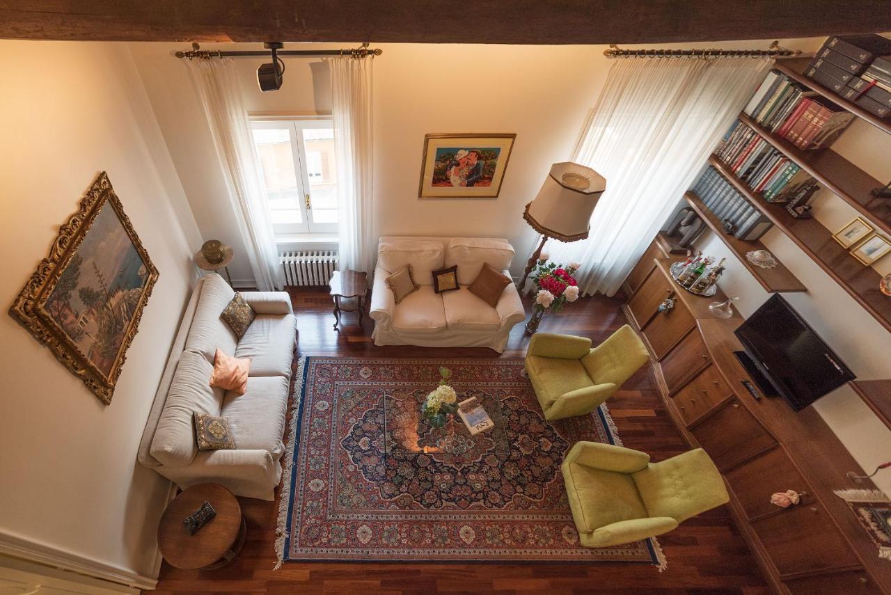Quiet And Classic On Two Floors, By Trevi Fountain - Fromhometorome Appartamento