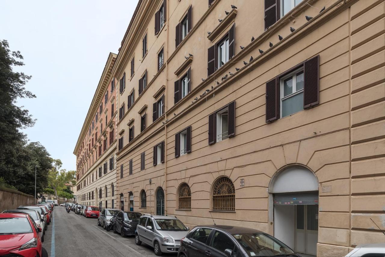 Ad Un Passo Da Borghese * Roma