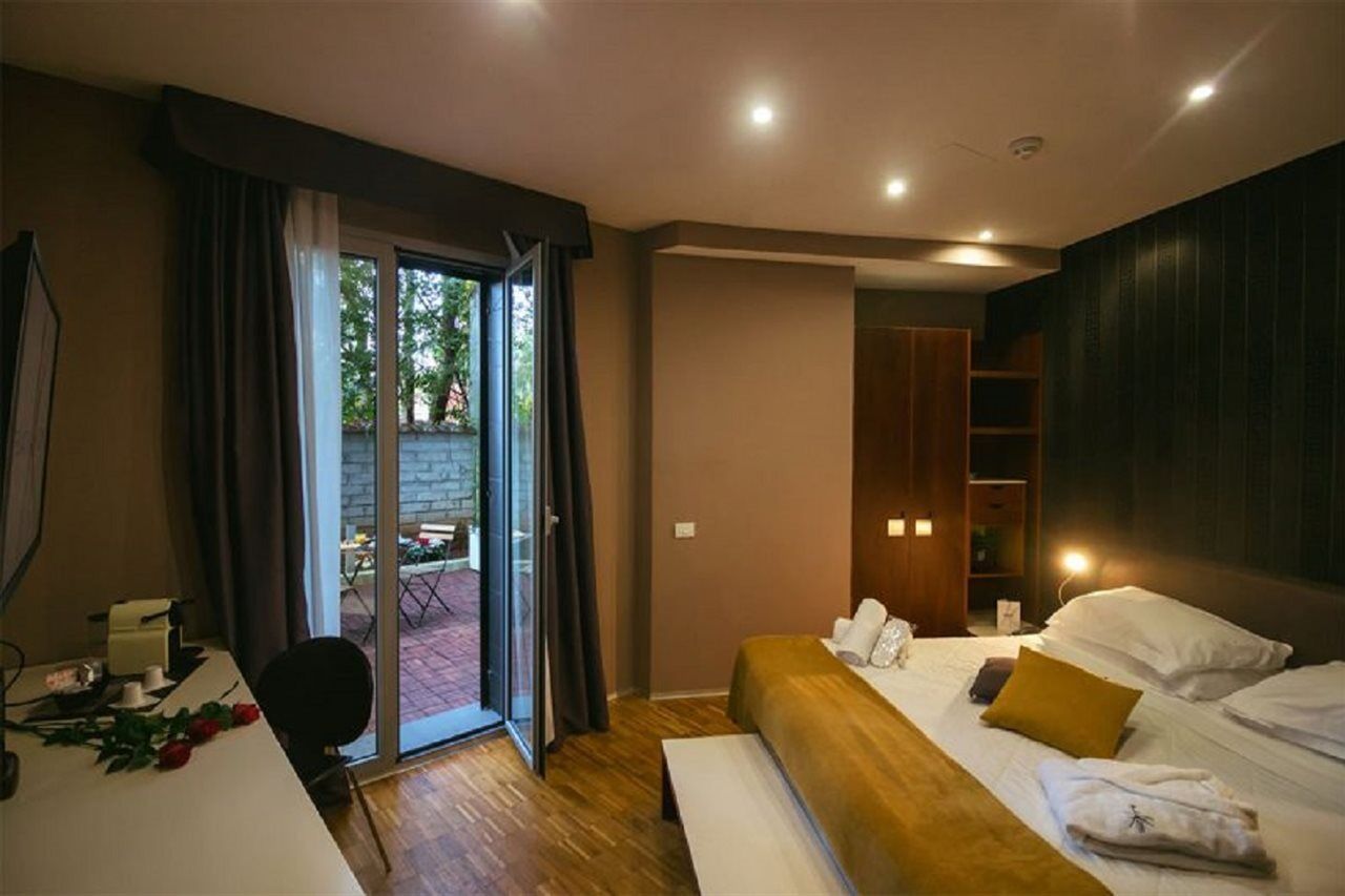 Black Hotel Roma