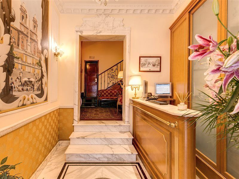 La Lumiere Di Piazza Di Spagna 3*