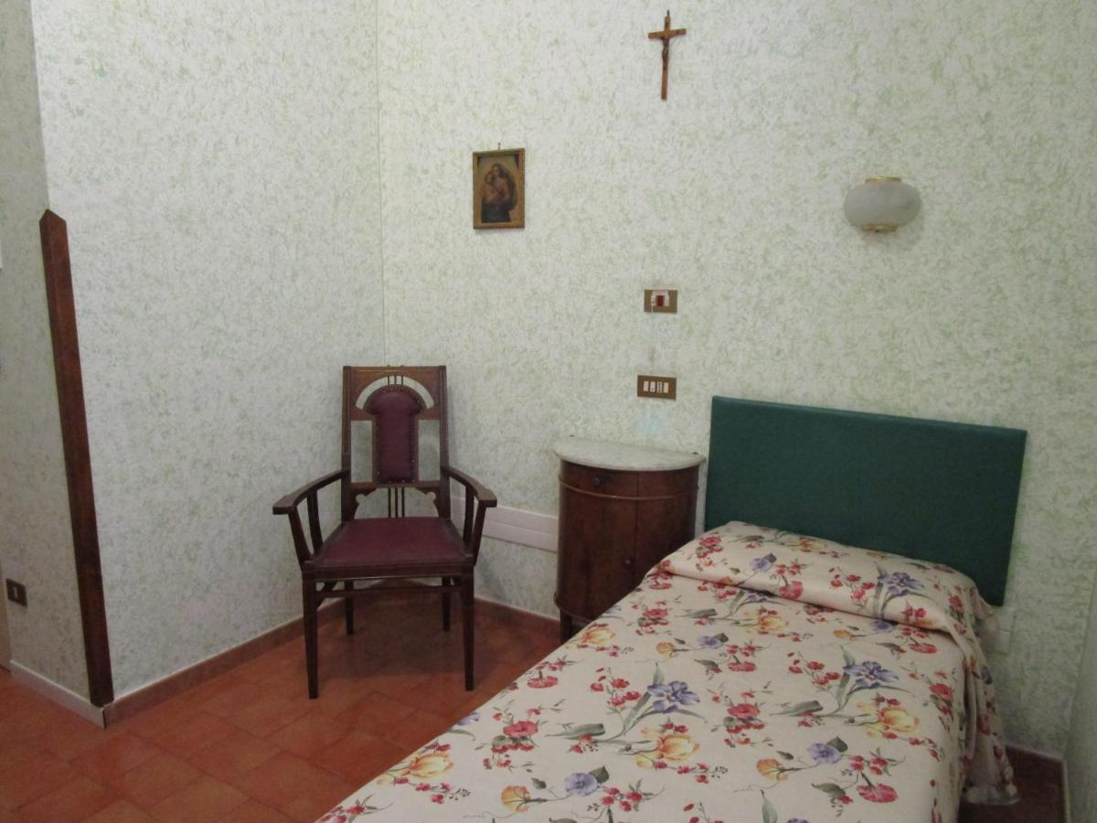 Acomodação com café da manhã  Casa S. Giuseppe Di Cluny *