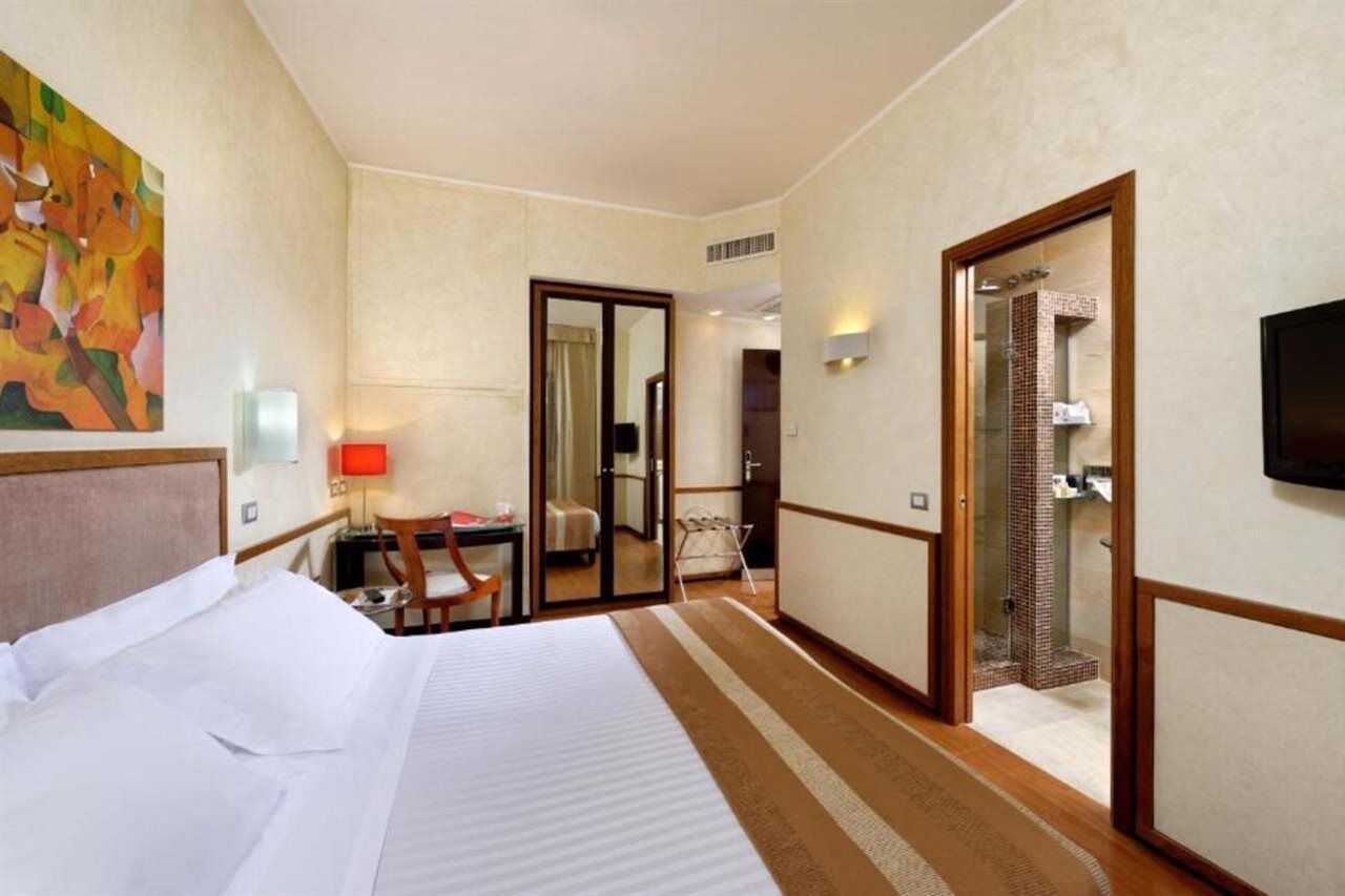 Western Piccadilly Hotel 4*