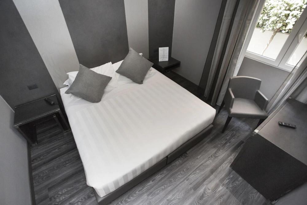 V99 Hotel Roma