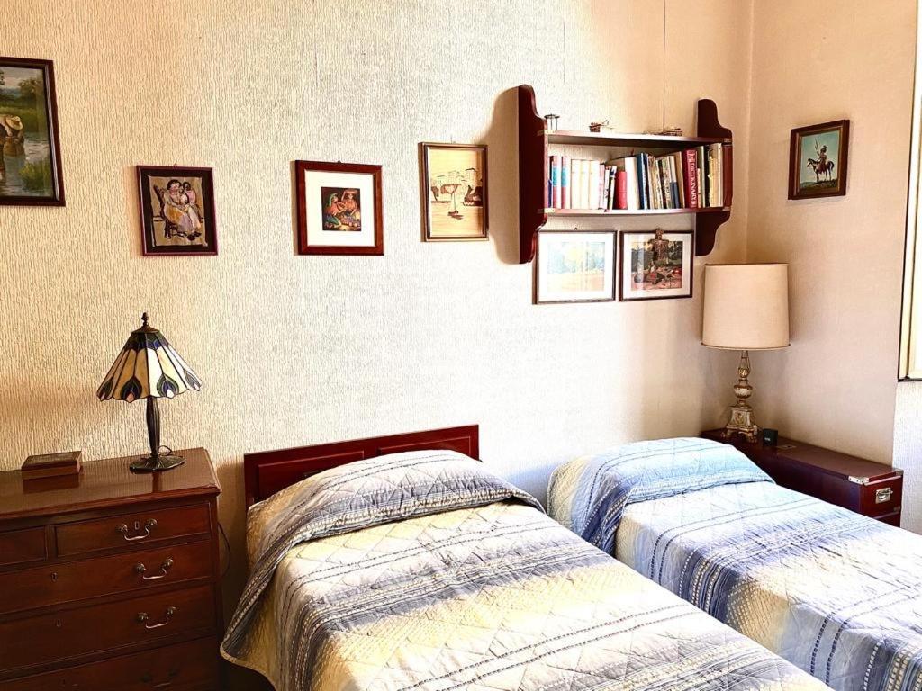 Traditional Style In The Center Rom
