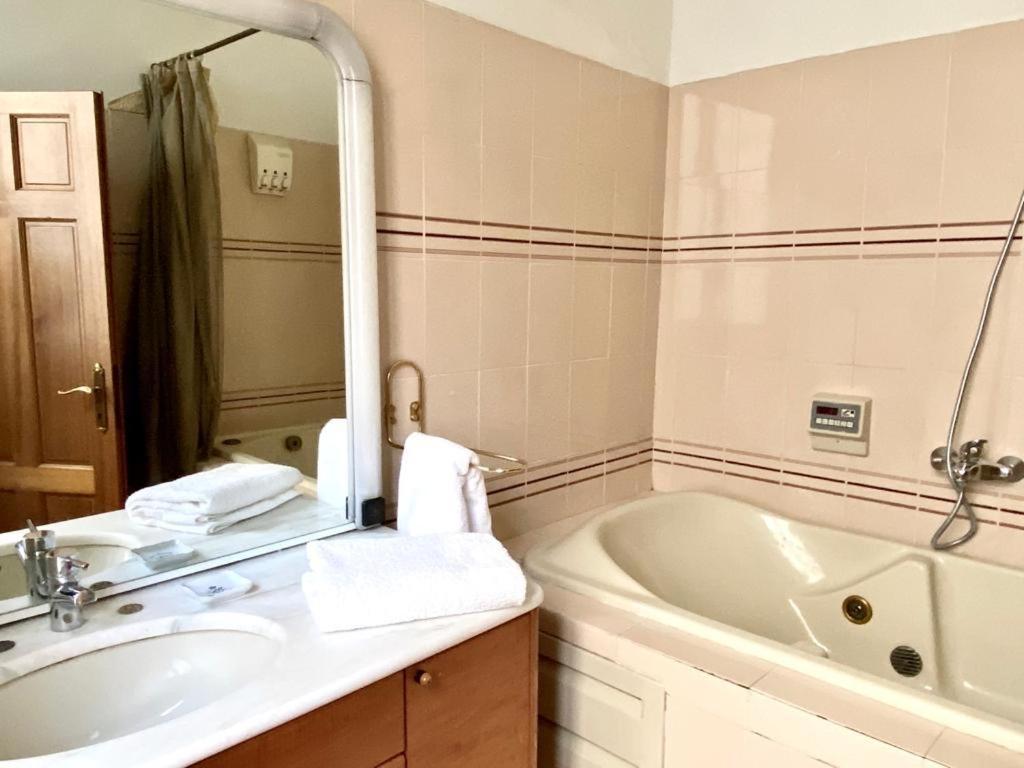 Traditional Style In The Center Rom