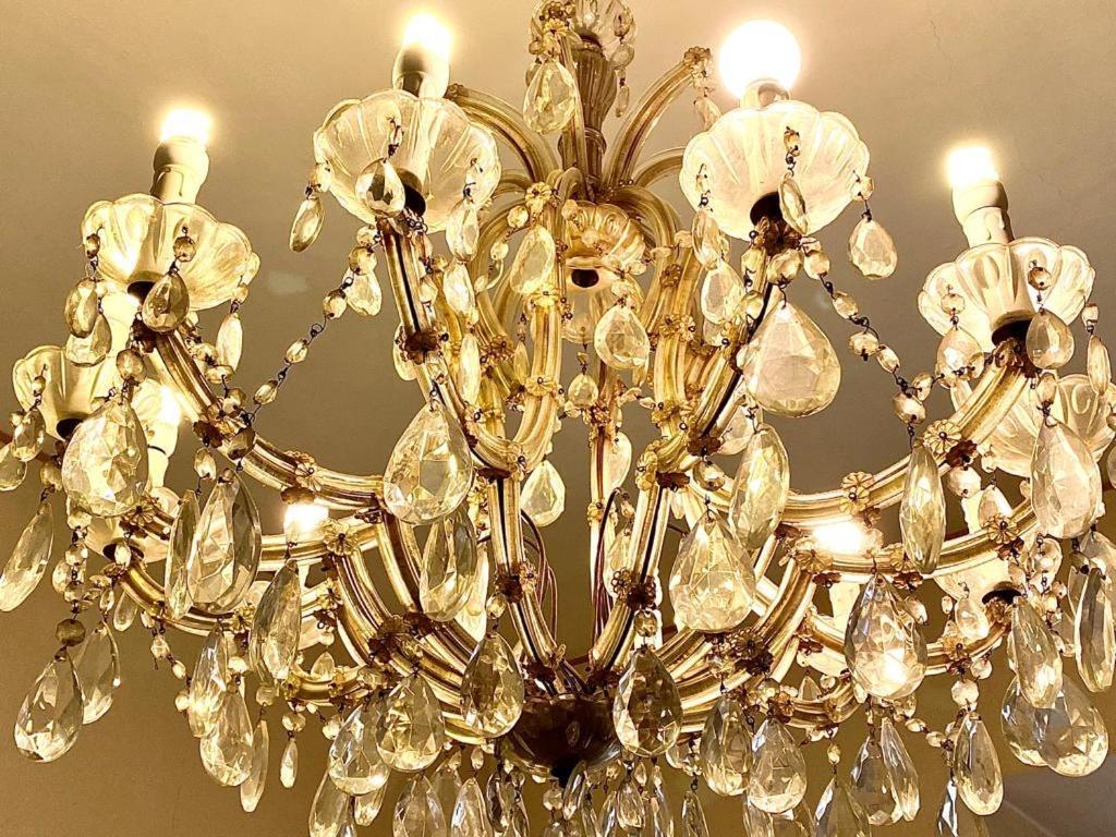 Traditional Style In The Center * Rom