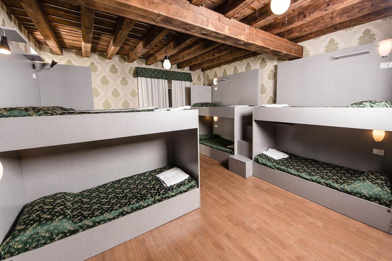 Beautiful Hostal Roma