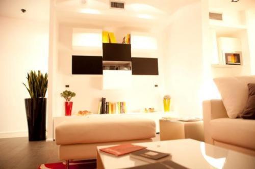 Face To Face House 3*