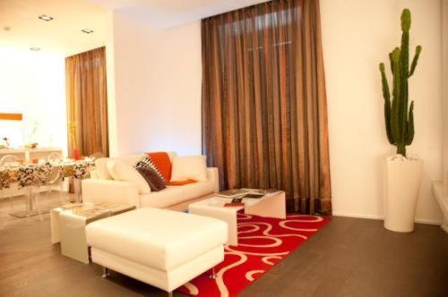 Face To Face House 3*