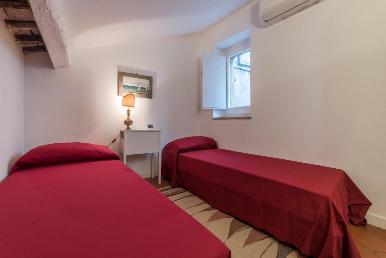 Three Bedrooms In World-famous Via Giulia - Fromhometorome Roma