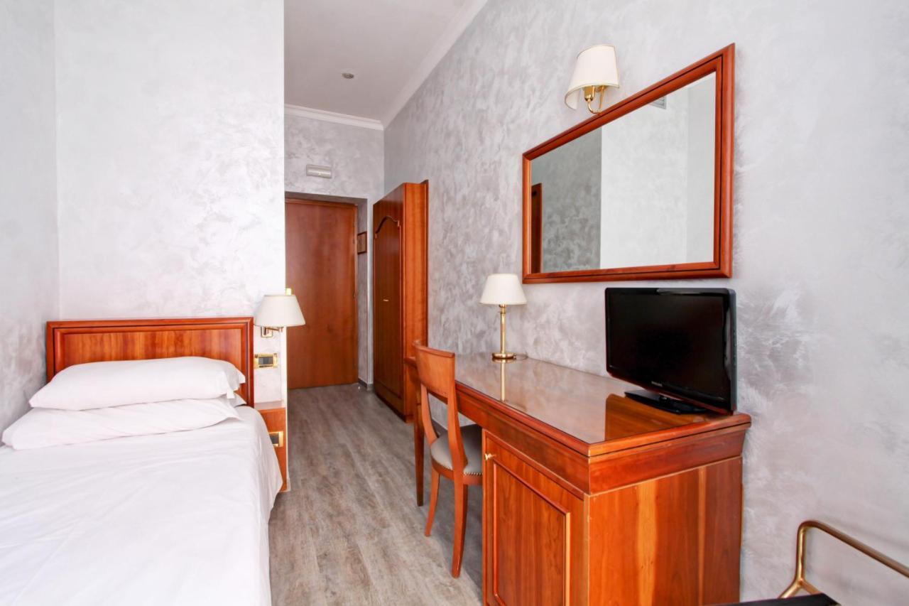 Invictus Hotell 3*