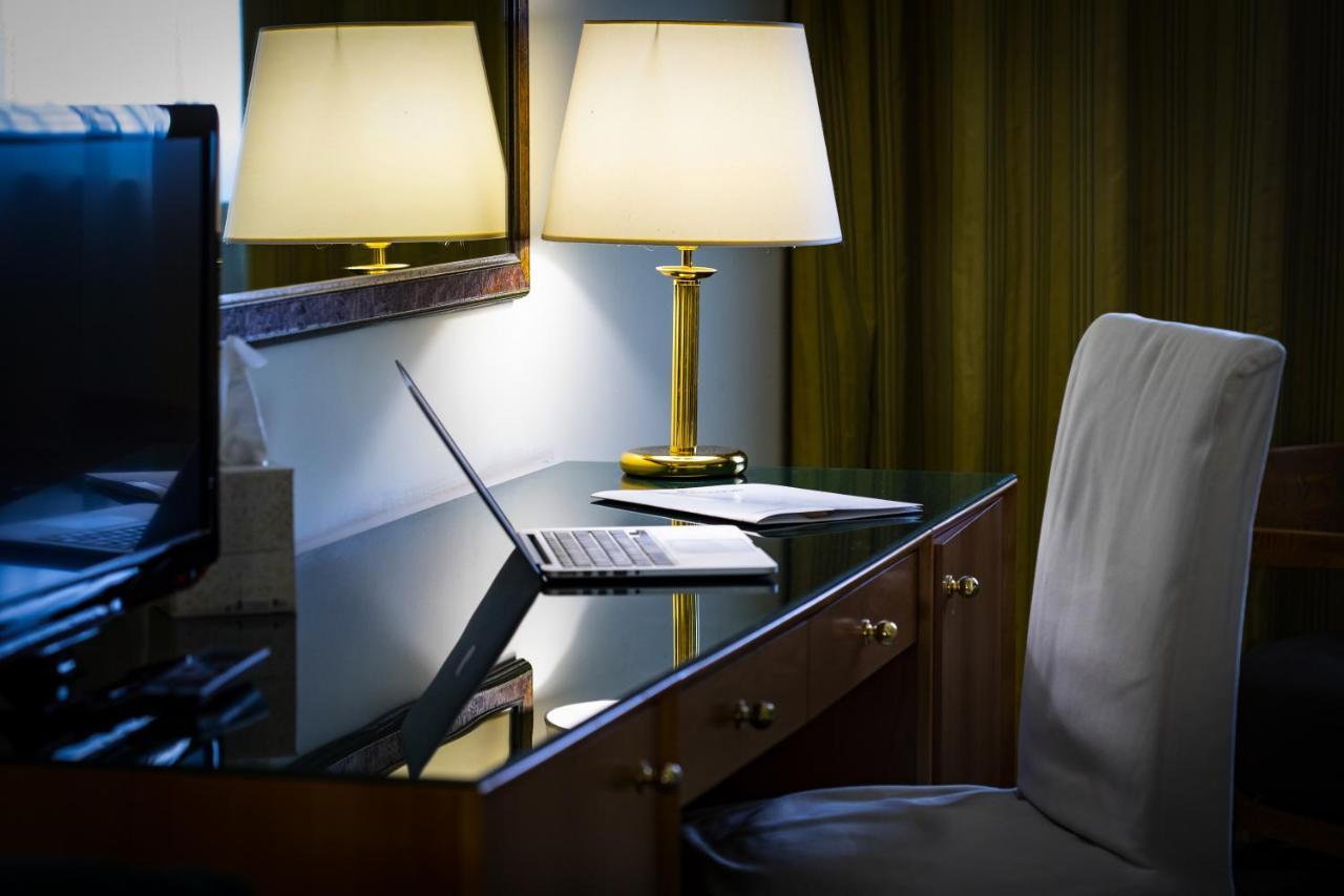 Bv Oly Hotel