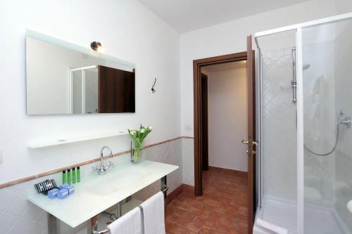 Borgo Papareschi Aparthotel 2*