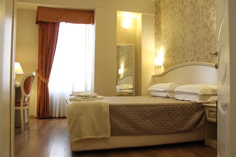 Domus Bocca Di Leone 3* Rom