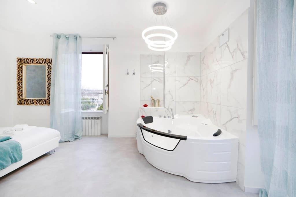 White Panoramic Jacuzzi Trastevere - Collection * Roma