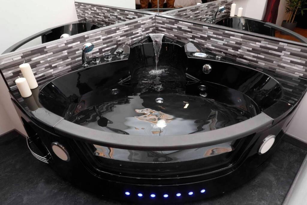 Black Enchanting Jacuzzi Trastevere - Collection Apartamento