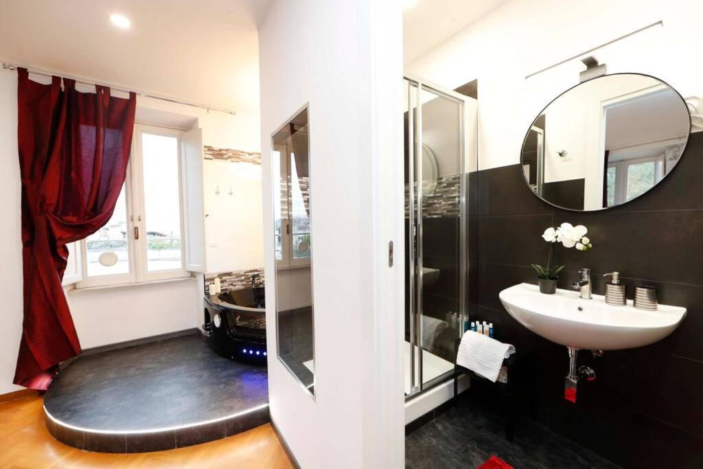 Black Enchanting Jacuzzi Trastevere - Collection Roma