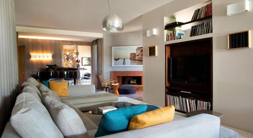 Npp 23 Sleeps 12 Villa