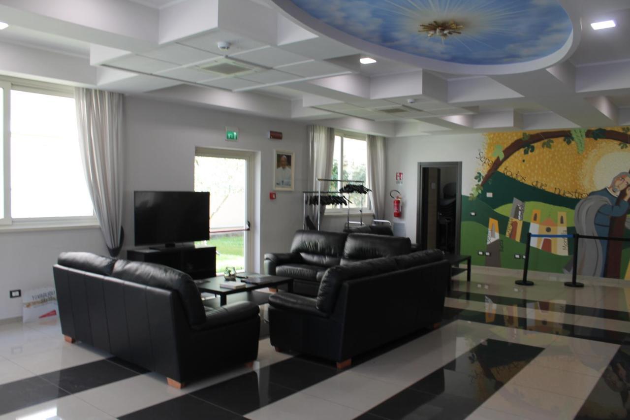 Casa Per Ferie San Juan De Avila Roma