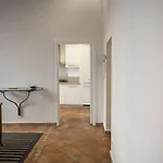 Artsy And Elegant Apartment Near Pantheon