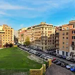 Classic Apartment In Re Di Roma Near The Metro