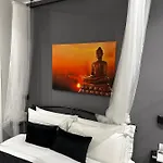 One Hundred Rooms Garden Suite