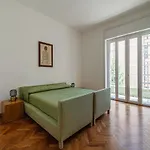 Sapienza & Villa Borghese Comfy Apartment