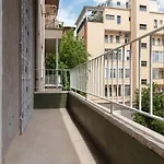 Sapienza & Villa Borghese Comfy Apartment