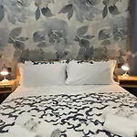 Helle Hus Guest House - 200M From Piazza Bologna Metro And 10 Minutes From The Colosseum