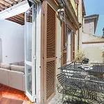 Pantheon Square Family Apartment