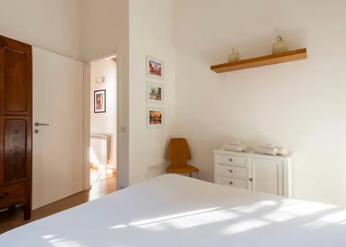 Independent House With Private Patio In Rome