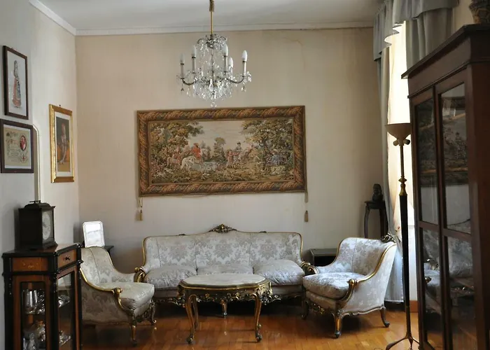 The Queen\'S Coffer Rome