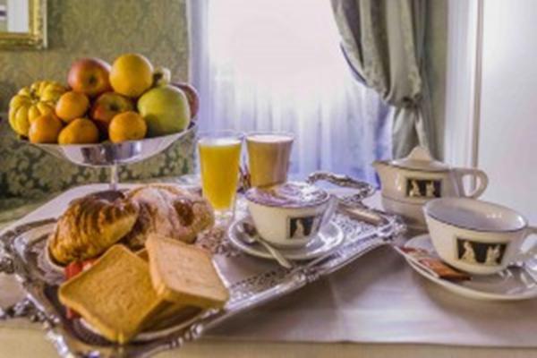 Gjestgiverier Residenza Canova Tadolini -