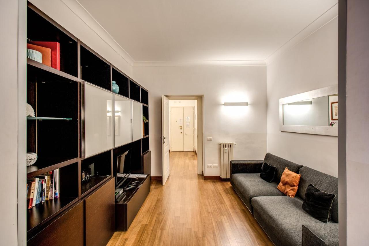 Apartment Bernini Near The Trevi Fountain - 4 Bedroom Rom