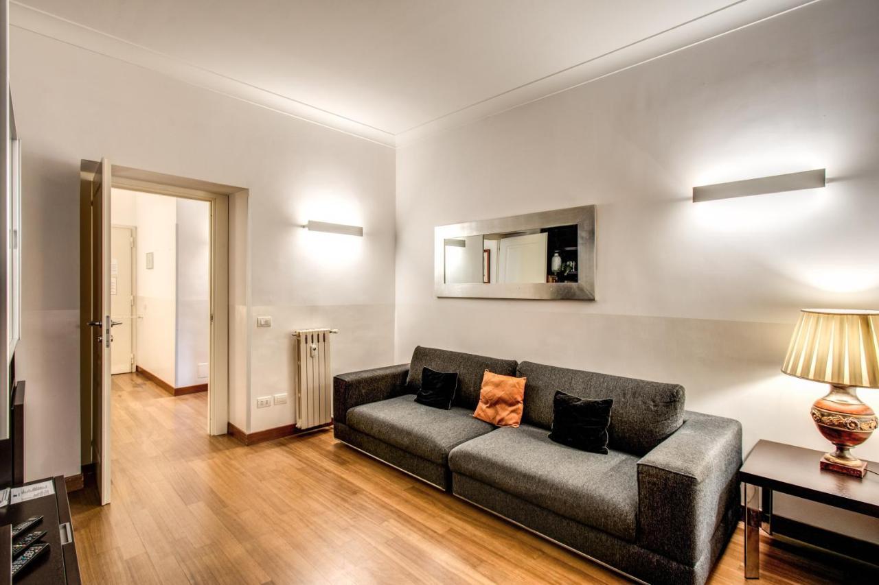 Apartment Bernini Near The Trevi Fountain - 4 Bedroom