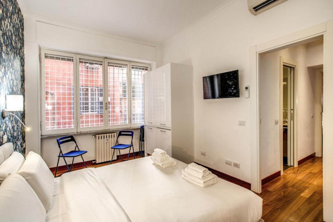 Bernini Near The Trevi Fountain - 4 Bedroom Apartment Rom
