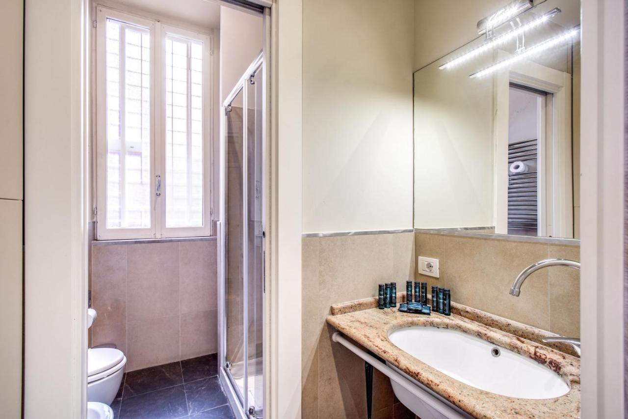 Apartment Bernini Near The Trevi Fountain - 4 Bedroom Rom