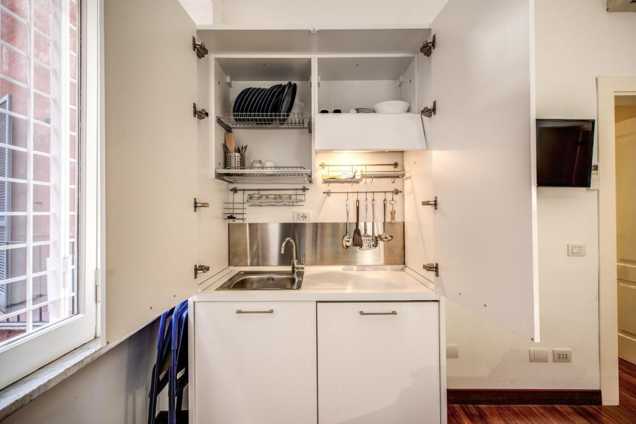 Apartment Bernini Near The Trevi Fountain - 4 Bedroom