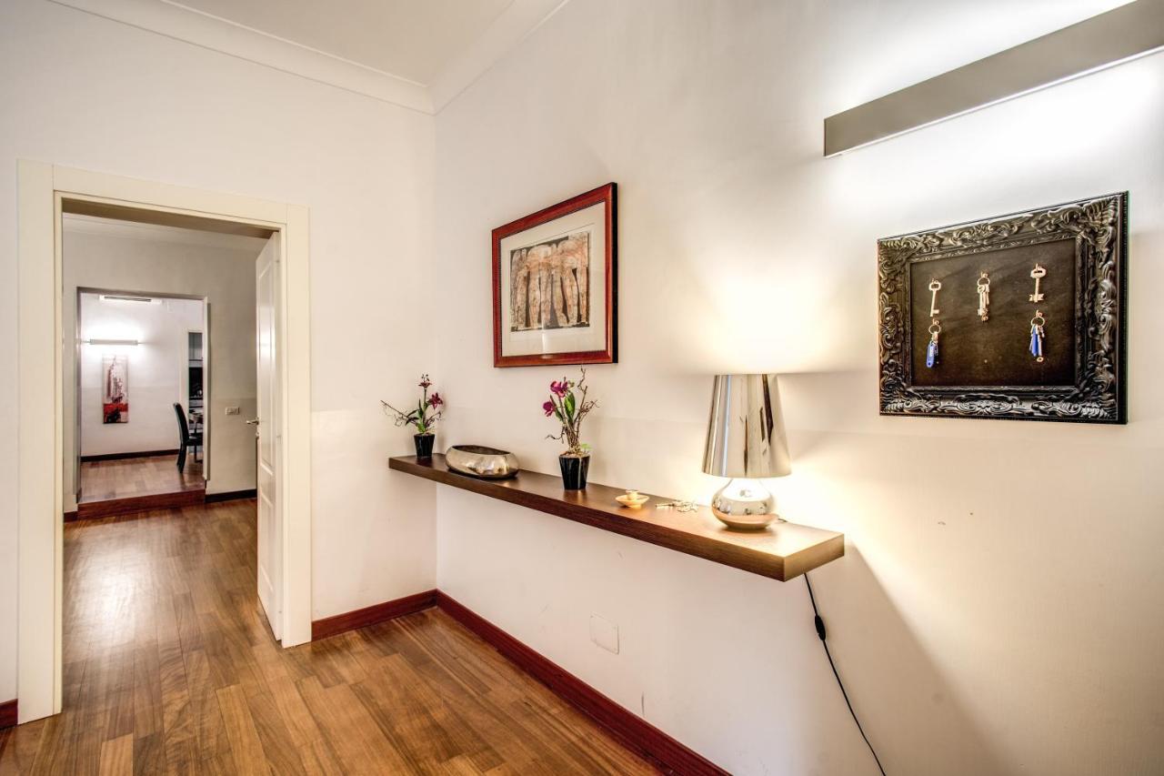Bernini Near The Trevi Fountain - 4 Bedroom Apartment