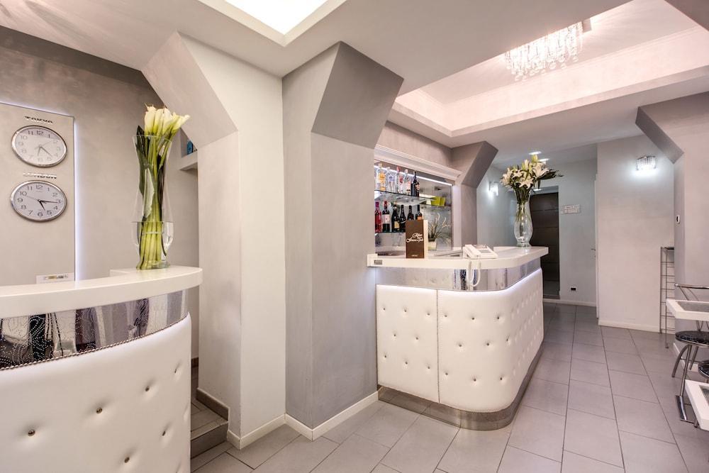 Hotel Relais Fontana Di Trevi 3*