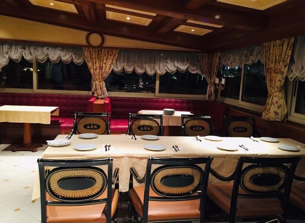 Champagne Palace 4*