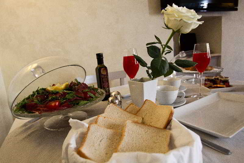 Residenza Lucina Hotel 2*