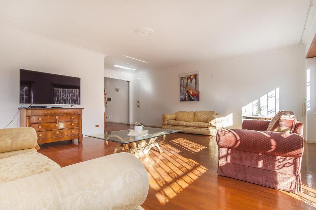 Eur Luminous And Large Family Terrace Apartment Rom