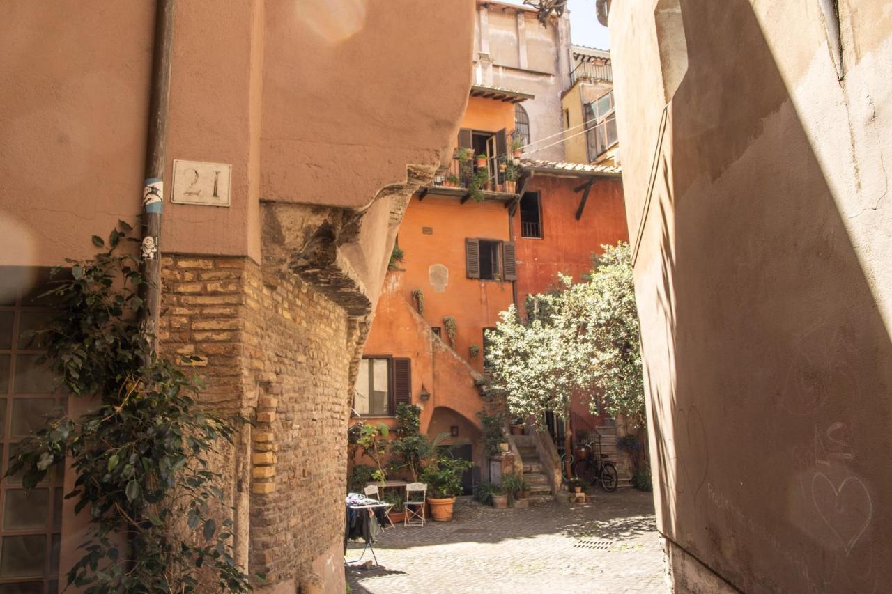 The Red House At Arco Degli Acetari Casa de Férias